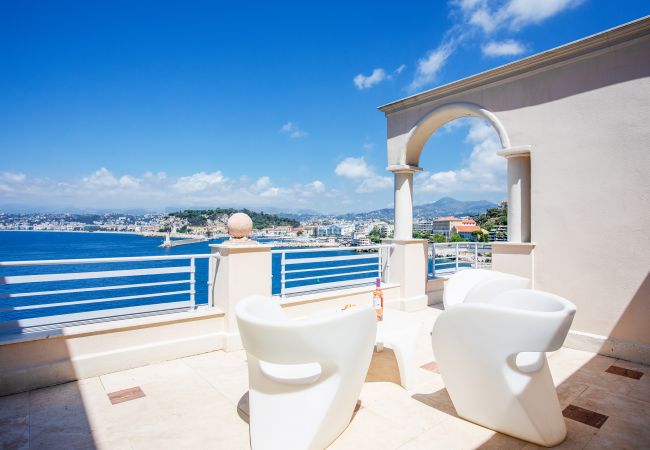 Terrasse mit Meerblick in Nizza