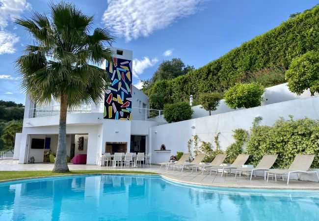 Moderne Villa in Nizza mit Pool