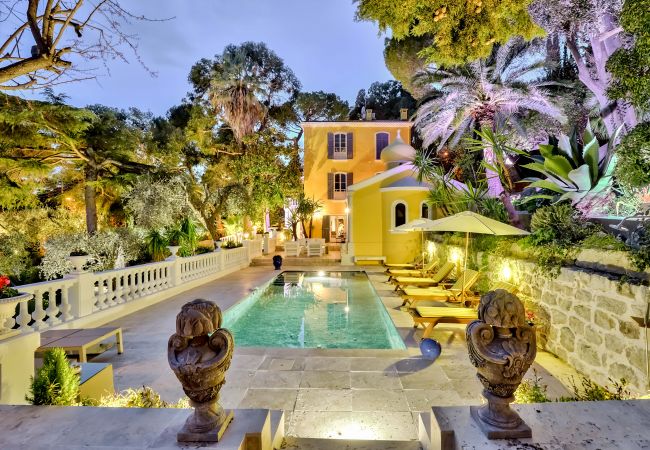 Geräumige Villa mit Pool in Nizza
