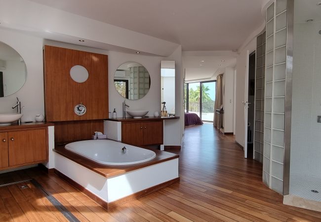 Villa 06LERI - Luxus-Badezimmer des Hauptschlafzimmers mit Ankleide - Théoule-sur Mer, Côte d'Azur