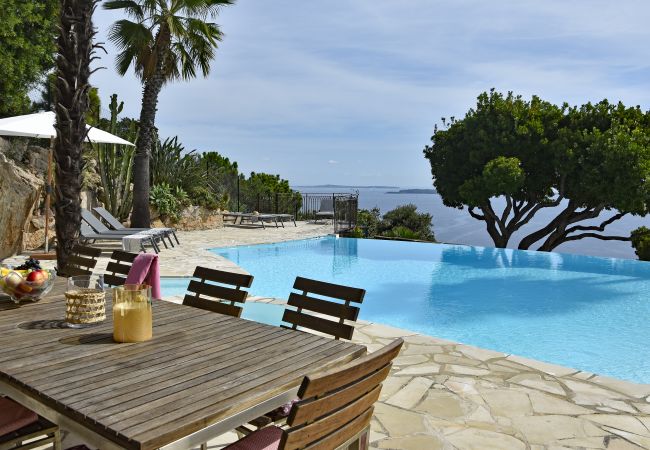 Villa 06LERI - Esstisch an Sommerküche und Pool - herrlicher Meerblick - Theoule-sur-Mer - Côte d'Azur
