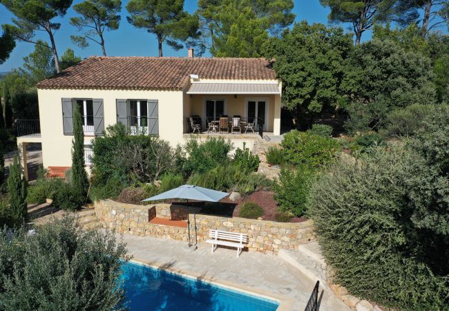 83SYGU - Magnifique villa avec terrasse couverte, terrasse ensoleillée et piscine et jardin clôturé à Lorgues, Provence