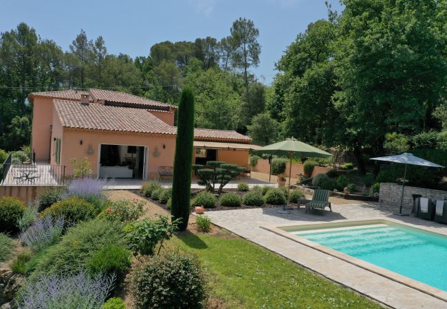 Villa 83Bold, piscine chauffée (12 x 6m), terrasses,  100% d'intimité, sur terrain privé (10 000m2)