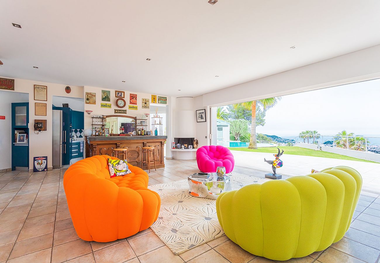 Living room opening onto the terrace