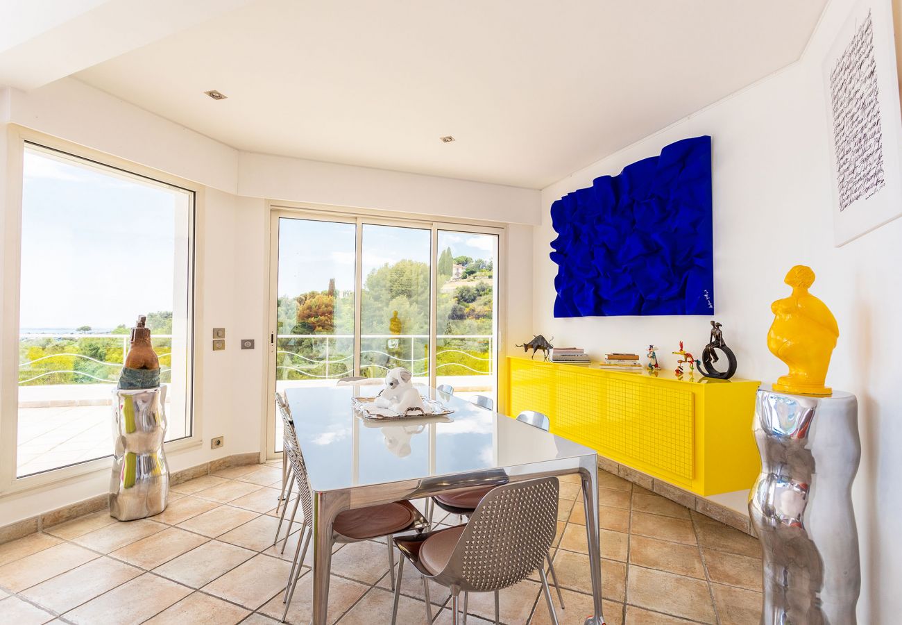 Bright dining room