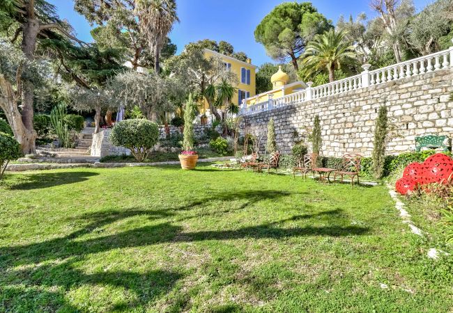 Spacious garden in Nice