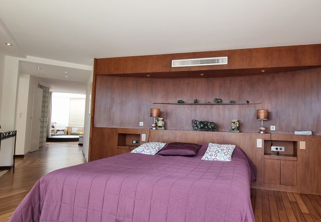 Villa 06LERI - Master Bedroom with Dressing and Bathroom - Théoule-sur Mer, Côte d'Azur