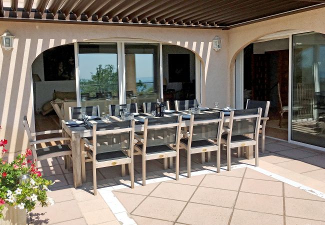 06LOUB vacation rental with pool, covered terrace with slatted roof and wide view - Cabris, Cote d'Azur