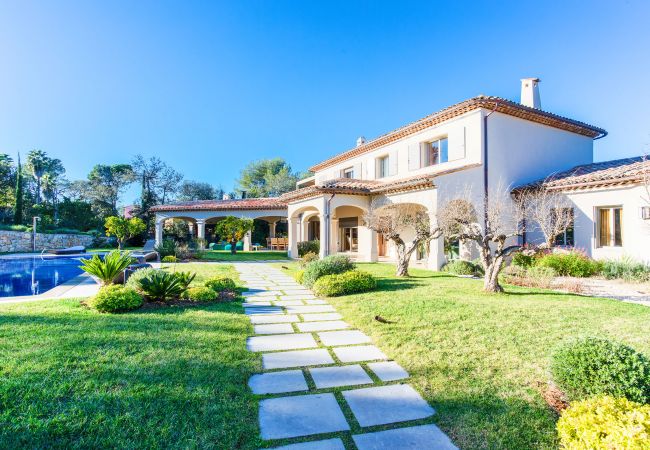 Spacious villa with garden